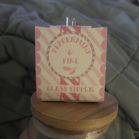 ALL THE JINGLE LADIES GLASS SIPPER - Picture 4 of 5